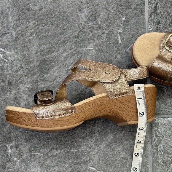 Dansko Gold Sheri Wedge Heel Sandals Size 39 Leather Upper Comfort Sandal 8.5/9 - Picture 14 of 16